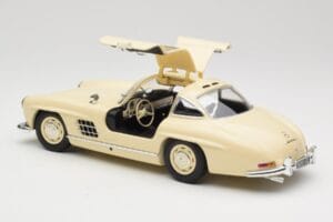 Mercedes 300 SL W198 Creme Minichamps 1:18 110037212 Metal — billede 5 af 8