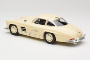Mercedes 300 SL W198 Creme Minichamps 1:18 110037212 Metal — billede 7 af 8