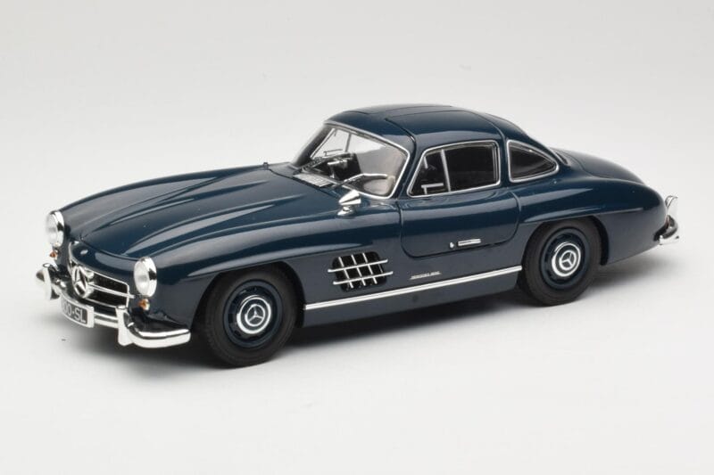 Mercedes 300 SL W198 Gullwing Mørkeblå Minichamps 1:18 110037216 Metal