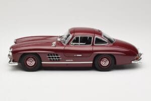 Mercedes 300 SL W198 Gullwing Mørkerød Minichamps 1:18 110037218 Metal — billede 4 af 8