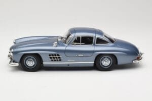 Mercedes 300 SL W198 Gullwing Light Blue Metallic Minichamps 1:18 110037220 Metal — billede 4 af 8