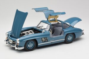 Mercedes 300 SL W198 Lyseblå Minichamps 1:18 180039007 Metal — billede 2 af 8