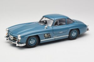 Mercedes 300 SL W198 Lyseblå Minichamps 1:18 180039007 Metal