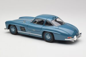 Mercedes 300 SL W198 Lyseblå Minichamps 1:18 180039007 Metal — billede 7 af 8