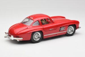 Mercedes 300 SL W198 Red Metallic Bburago 1:18 3013-M1 Metal — billede 3 af 8