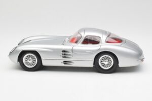 Mercedes 300 SLR Uhlenhaut Coupe Sølv Maisto 1:18 536898 Metal — billede 4 af 8