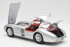 Mercedes 300 SLR Uhlenhaut Coupe Sølv Maisto 1:18 536898 Metal — billede 5 af 8