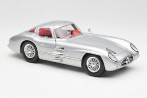 Mercedes 300 SLR Uhlenhaut Coupe Sølv Maisto 1:18 536898 Metal — billede 6 af 8