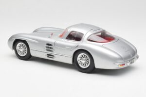 Mercedes 300 SLR Uhlenhaut Coupe Sølv Maisto 1:18 536898 Metal — billede 7 af 8