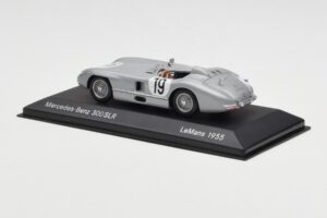 Mercedes 300 SLR #19 J.M. Fangio / S. Moss 24 Hours of Le Mans 1955 Minichamps 1:43 B66040253 Metal — billede 3 af 4