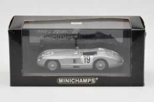 Mercedes 300 SLR #19 J.M. Fangio / S. Moss 24 Hours of Le Mans 1955 Minichamps 1:43 B66040253 Metal — billede 4 af 4