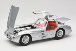 Mercedes 300 SLR Uhlenhaut Coupe Sølv Maisto 1:18 36898 Metal — billede 2 af 8