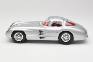 Mercedes 300 SLR Uhlenhaut Coupe Sølv Maisto 1:18 36898 Metal — billede 4 af 8