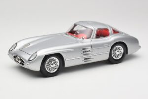 Mercedes 300 SLR Uhlenhaut Coupe Sølv Maisto 1:18 36898 Metal