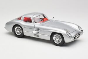 Mercedes 300 SLR Uhlenhaut Coupe Sølv Maisto 1:18 36898 Metal — billede 6 af 8