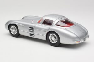 Mercedes 300 SLR Uhlenhaut Coupe Sølv Maisto 1:18 36898 Metal — billede 7 af 8