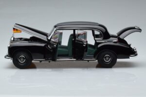 Mercedes 300 W186 Konrad Adenauer Norev 1:18 183707 Metal — billede 4 af 9