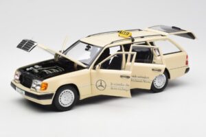 Mercedes 300D S124 T-Model Lys Elfenben Taxi Forhandlerudgave Norev 1:18 B66040702 Metal — billede 2 af 8