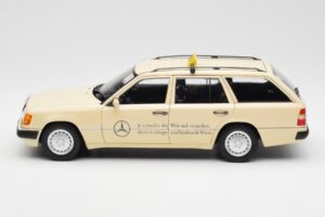 Mercedes 300D S124 T-Model Lys Elfenben Taxi Forhandlerudgave Norev 1:18 B66040702 Metal — billede 4 af 8