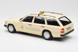 Mercedes 300D S124 T-Model Lys Elfenben Taxi Forhandlerudgave Norev 1:18 B66040702 Metal — billede 7 af 8