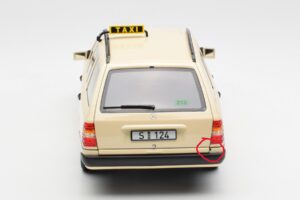 Mercedes 300D S124 T-Model Lys Elfenben Taxi Forhandlerudgave Norev 1:18 B66040702 Metal — billede 8 af 8