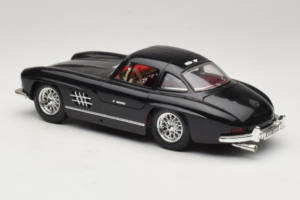 Mercedes 300SL Sort Bburago 1:18 3015-M3 Metal — billede 7 af 8