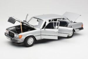 Mercedes 450 SEL 6.9 W116 Sølv Revell 1:18 8955 Metal — billede 2 af 8