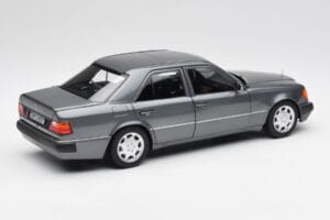 Mercedes 500 E W124 Pearl Grå Norev 1:18 183946 Metal — billede 3 af 8