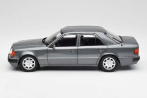 Mercedes 500 E W124 Pearl Grå Norev 1:18 183946 Metal — billede 4 af 8