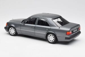 Mercedes 500 E W124 Pearl Grå Norev 1:18 183946 Metal — billede 7 af 8