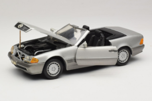 Mercedes SL 500 R129 Sølv Revell 1:18 8801-P1 Metal — billede 2 af 8