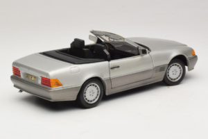 Mercedes SL 500 R129 Sølv Revell 1:18 8801-P1 Metal — billede 3 af 8