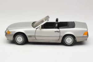 Mercedes SL 500 R129 Sølv Revell 1:18 8801-P1 Metal — billede 4 af 8