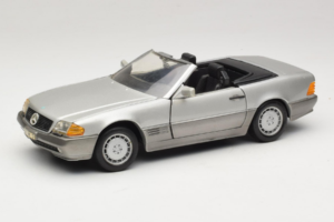 Mercedes SL 500 R129 Sølv Revell 1:18 8801-P1 Metal
