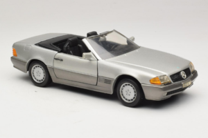 Mercedes SL 500 R129 Sølv Revell 1:18 8801-P1 Metal — billede 6 af 8