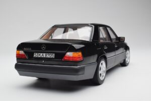 Mercedes 500E W124 Sort Limited Edition Norev 1:18 183949 Metal — billede 10 af 12