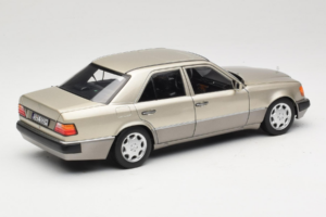 Mercedes 500E W124 Smoke Silver Forhandler Udgave Norev 1:18 B66040724 Metal — billede 3 af 8