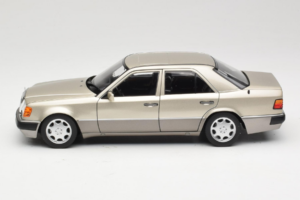 Mercedes 500E W124 Smoke Silver Forhandler Udgave Norev 1:18 B66040724 Metal — billede 4 af 8