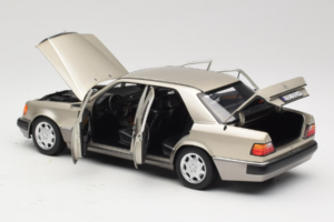 Mercedes 500E W124 Smoke Silver Forhandler Udgave Norev 1:18 B66040724 Metal — billede 5 af 8
