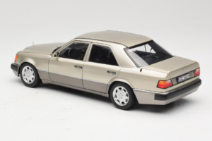 Mercedes 500E W124 Smoke Silver Forhandler Udgave Norev 1:18 B66040724 Metal — billede 7 af 8