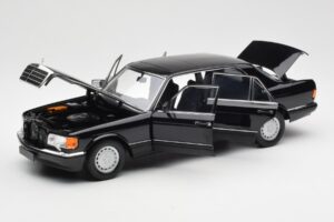 Mercedes 560 SEL W126 Sort Forhandlerudgave Norev 1:18 B66040599 Metal — billede 2 af 8