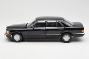 Mercedes 560 SEL W126 Sort Forhandlerudgave Norev 1:18 B66040599 Metal — billede 4 af 8