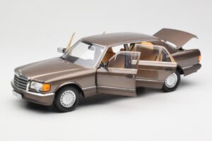Mercedes 560 SEL W126 Impala Brun Forhandlerudgave Norev 1:18 B66040646 Metal — billede 2 af 8