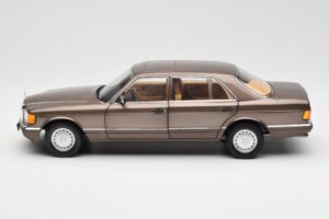 Mercedes 560 SEL W126 Impala Brun Forhandlerudgave Norev 1:18 B66040646 Metal — billede 4 af 8