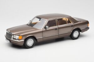 Mercedes 560 SEL W126 Impala Brun Forhandlerudgave Norev 1:18 B66040646 Metal