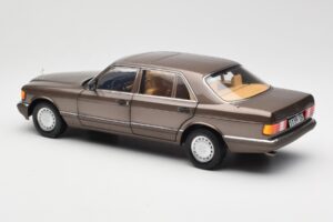 Mercedes 560 SEL W126 Impala Brun Forhandlerudgave Norev 1:18 B66040646 Metal — billede 7 af 8