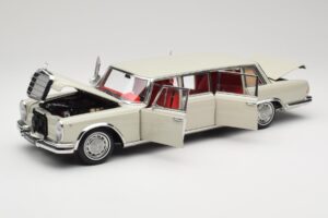 Mercedes 600 Pullman W100 Lysegrå NZG 1:18 B66040708 Metal — billede 2 af 8