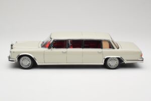 Mercedes 600 Pullman W100 Lysegrå NZG 1:18 B66040708 Metal — billede 4 af 8