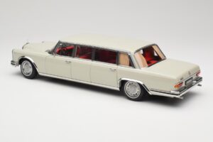 Mercedes 600 Pullman W100 Lysegrå NZG 1:18 B66040708 Metal — billede 7 af 8