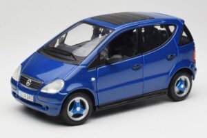 Mercedes A-Class W168 Mørkeblå Maisto 1:18 B66005219 Metal